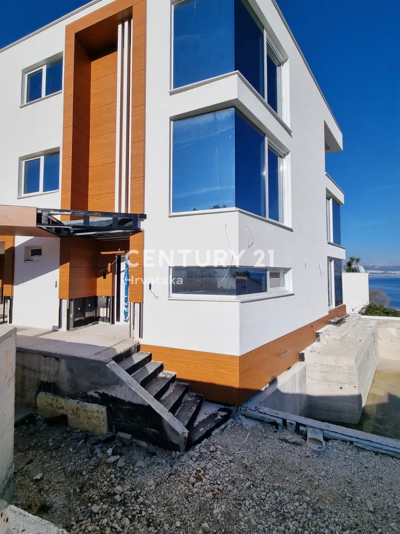 luksuzna roh bau kuća s 3 stana u blizini mora - slika 7