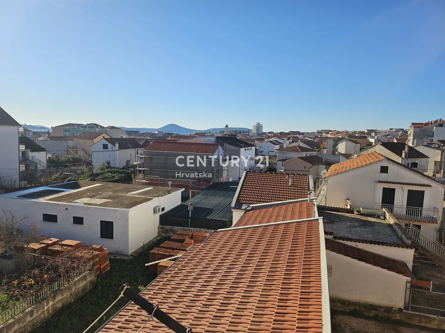 prodaja kuća u centru vodica (5 apartmana) – 278 m² - slika 49