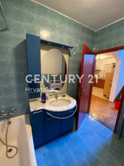 sveti lovreč, perini, poreč – istra | dvojna katnica 290 m² + terasa, balkon, bazen | potpuno namještena | renovirana 2024. - slika 12