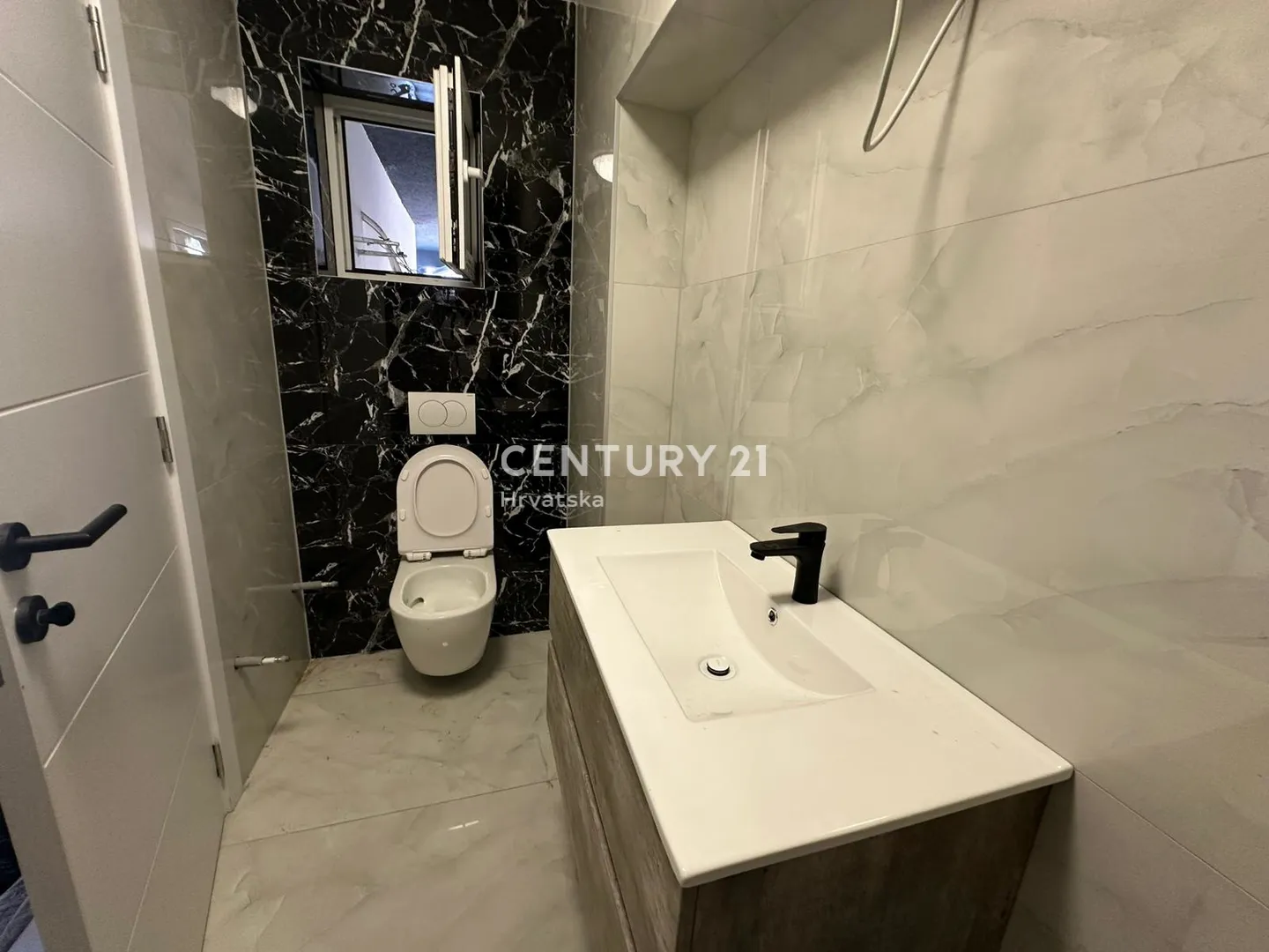 višestambena kuća sa 4 odvojena stana 263 m² , gornja dubrava (trnovčica) - slika 15