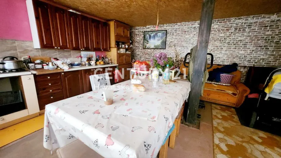 velika obiteljska kuća i gospodarsko imanje u hrastovskom pored ludbrega - slika 17