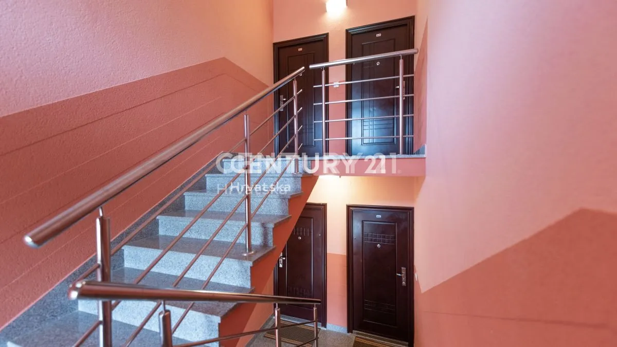 apartmanska kuća sa bazenom -vinišće-prodaja - slika 24