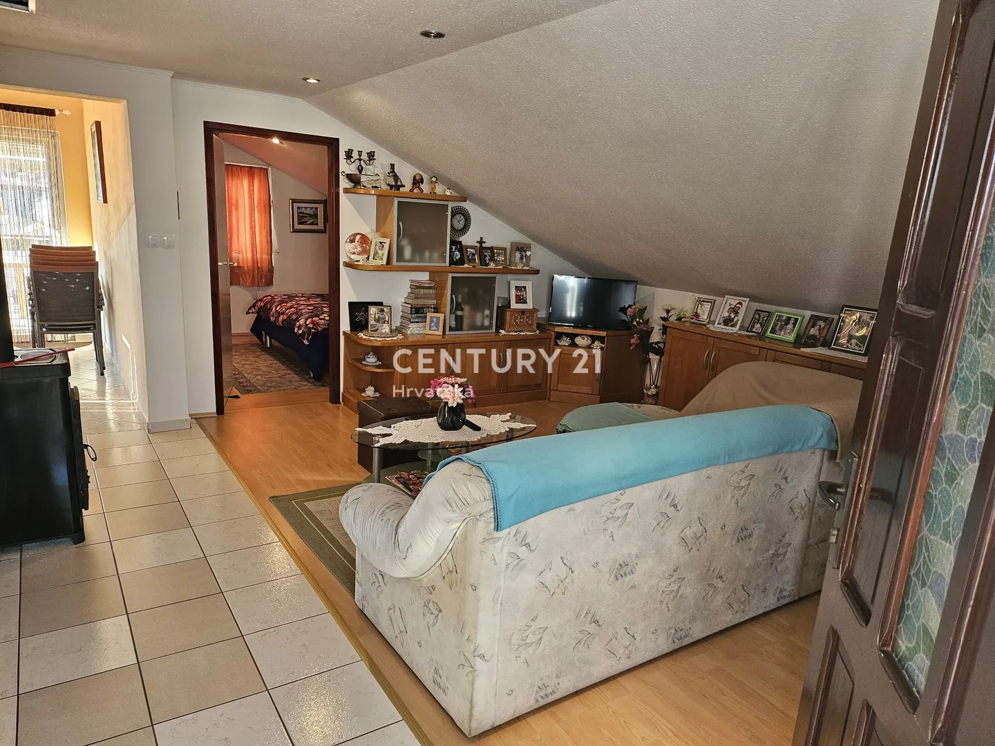 prodaja kuća u centru vodica (5 apartmana) – 278 m² - slika 54