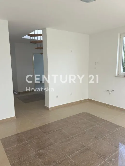 palit (otok rab) – vila palit | trosobni dvoetažni apartman 75,25 m² + velika terasa | 2. kat | 2011. god. | energetski razred b - slika 12