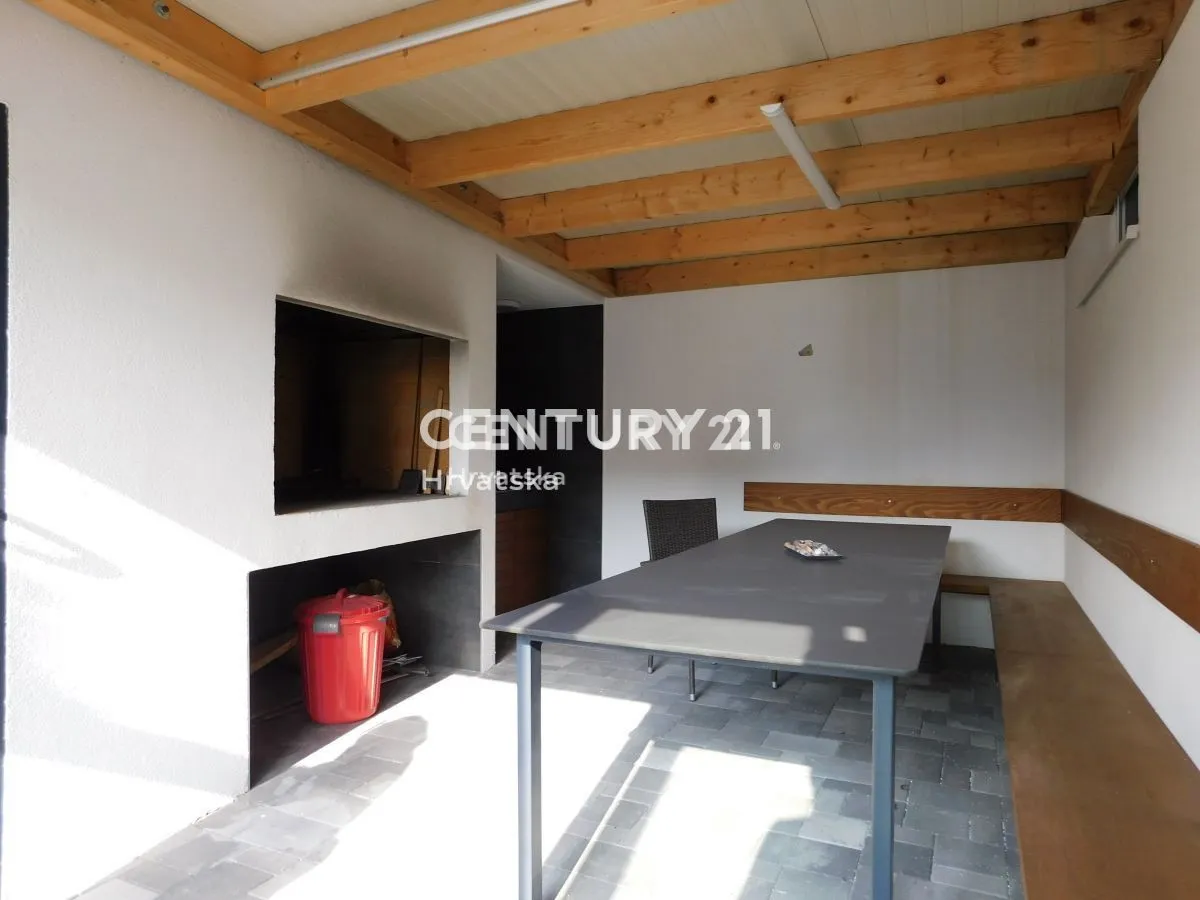 dva odvojena stana 80m2 i 75m2 vodice-350.000 eura - slika 11