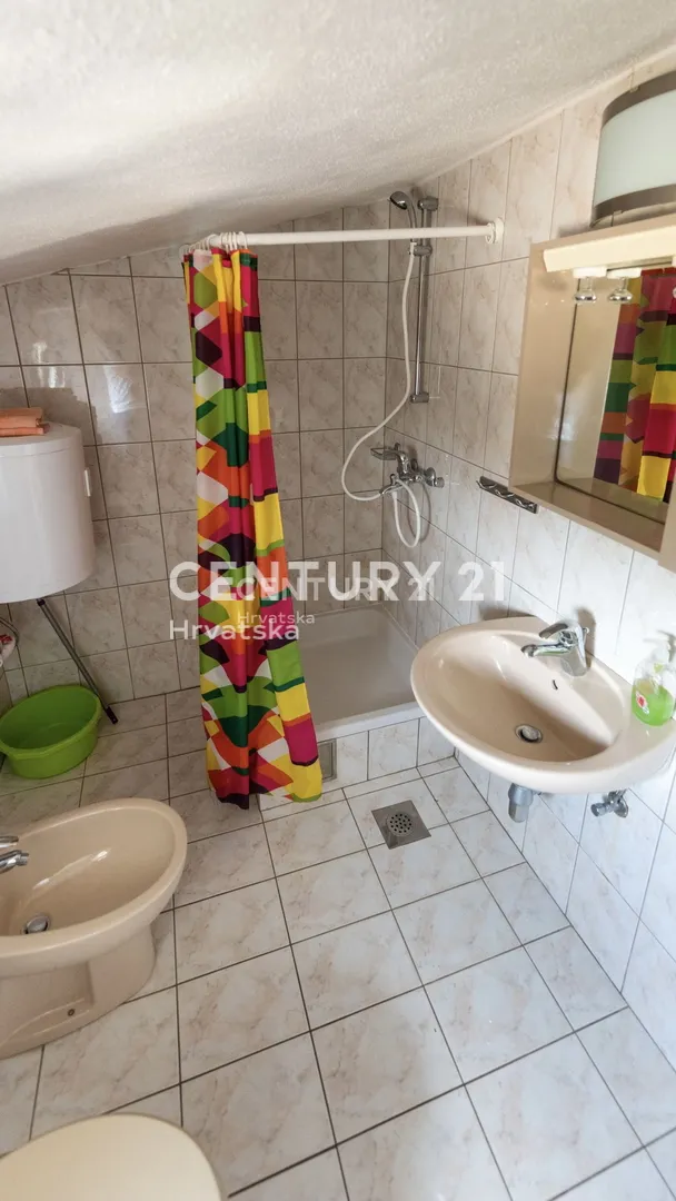 apartmanska kuća sa bazenom -vinišće-prodaja - slika 21