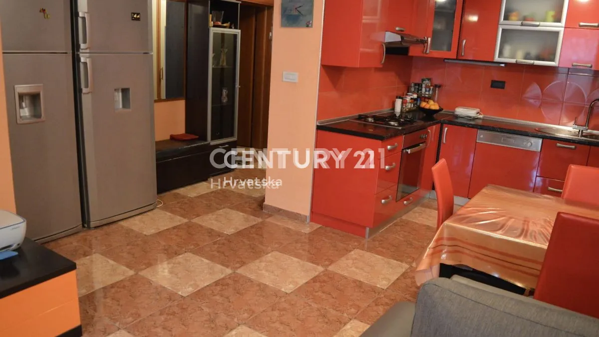 apartmanska kuća sa bazenom -vinišće-prodaja - slika 20