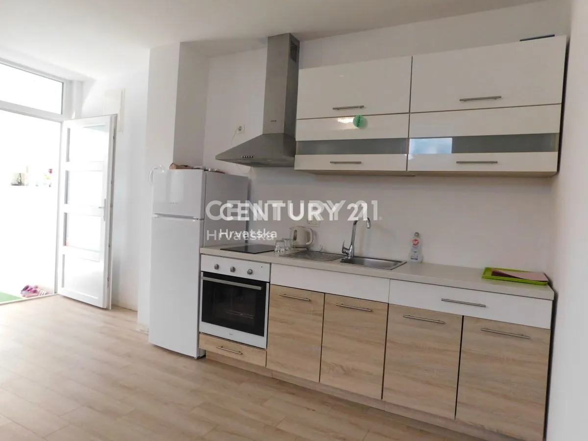 dva odvojena stana 80m2 i 75m2 vodice-350.000 eura - slika 18
