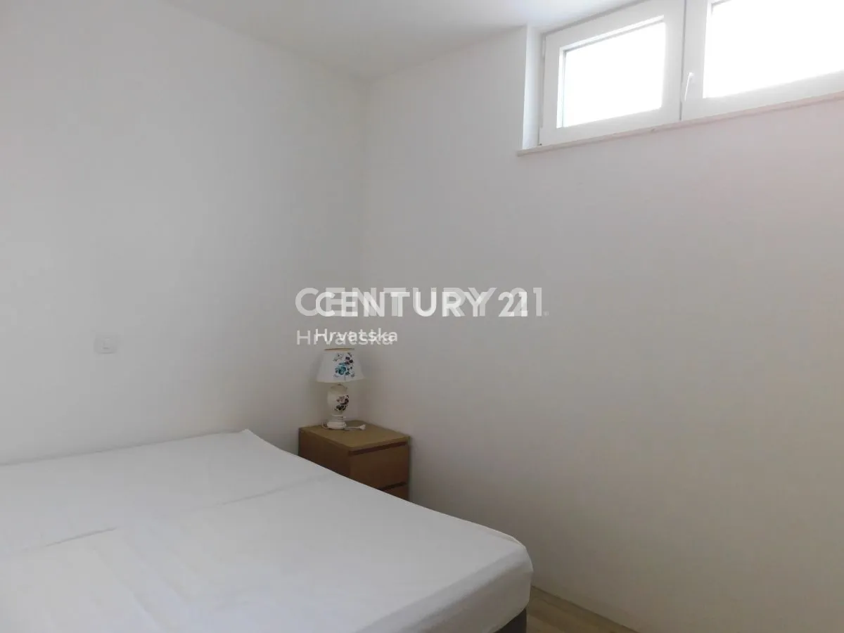 dva odvojena stana 80m2 i 75m2 vodice-350.000 eura - slika 28