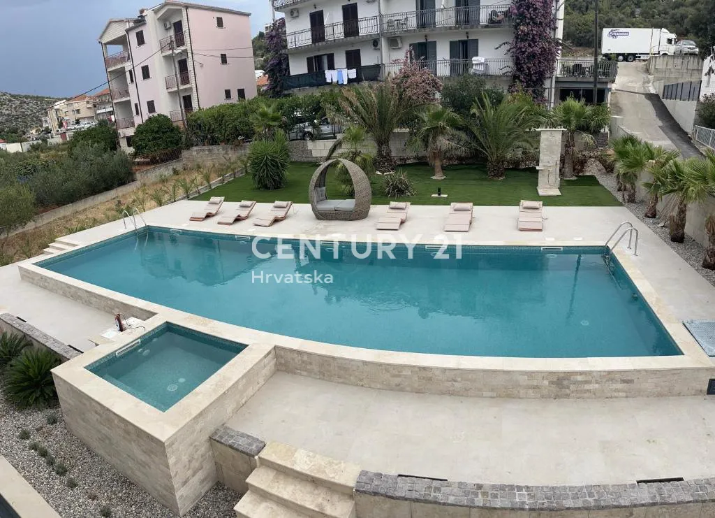 vila s bazenom, seget vranjica - slika 2