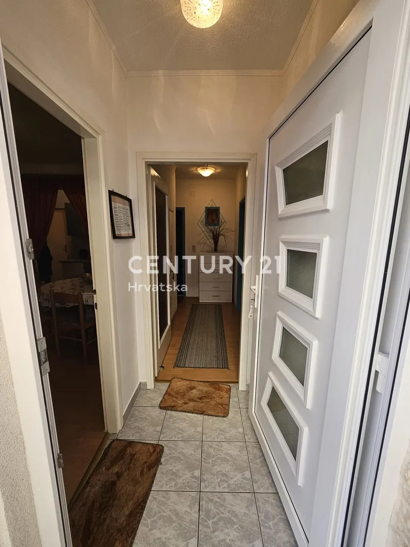 prodaja kuća u centru vodica (5 apartmana) – 278 m² - slika 28
