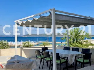 prvi red do mora! kuća s 3 apartmana i 1.806 m² zemljišta na drveniku malom - slika 10
