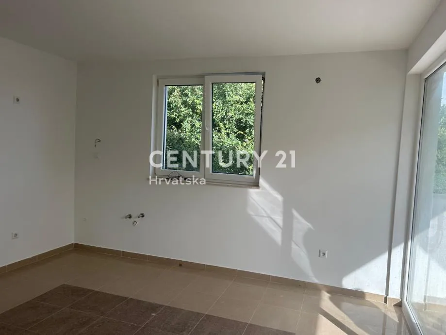 palit (otok rab) – vila palit | trosobni dvoetažni apartman 75,25 m² + velika terasa | 2. kat | 2011. god. | energetski razred b - slika 10