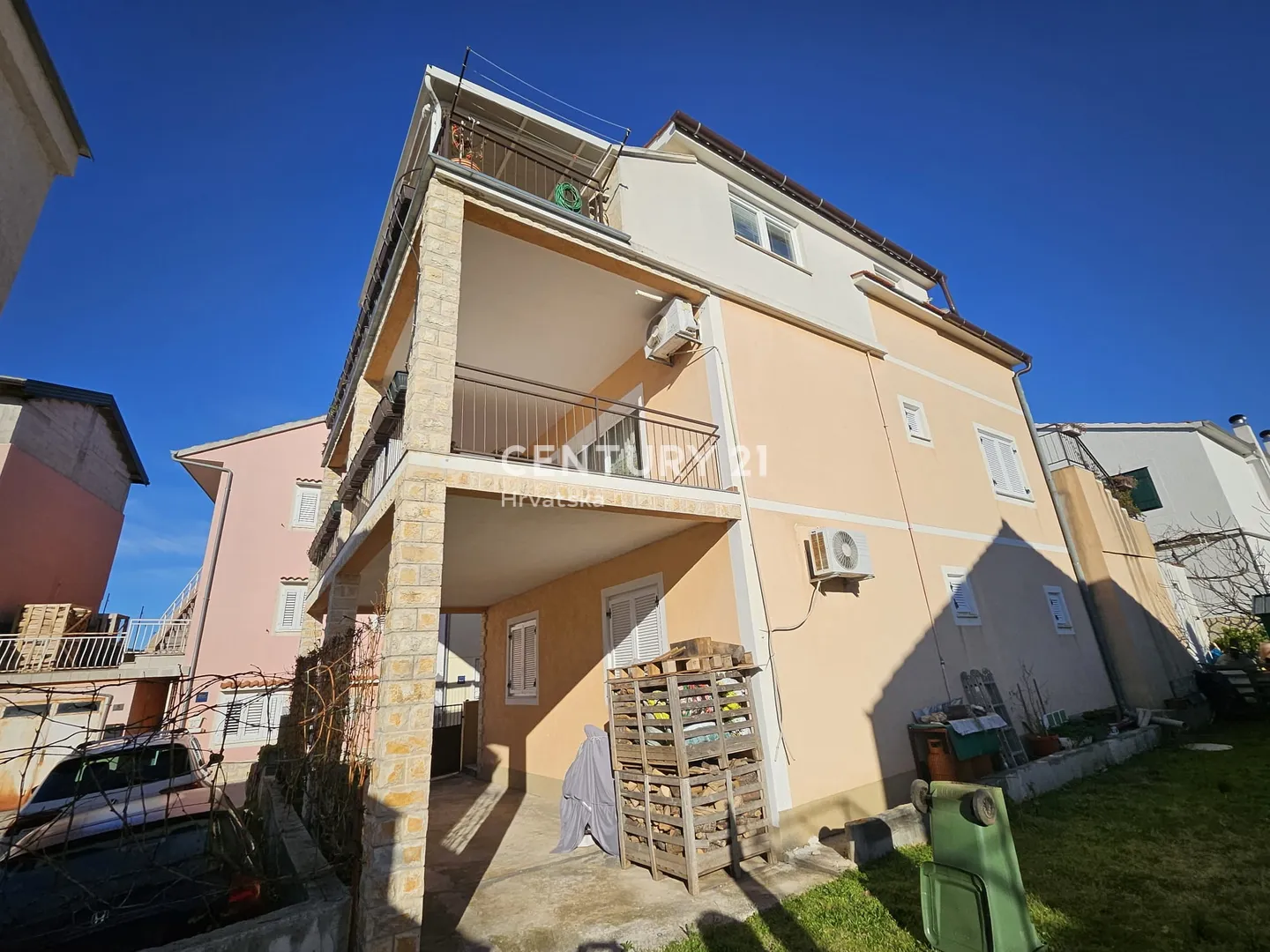 prodaja kuća u centru vodica (5 apartmana) – 278 m² - slika 9