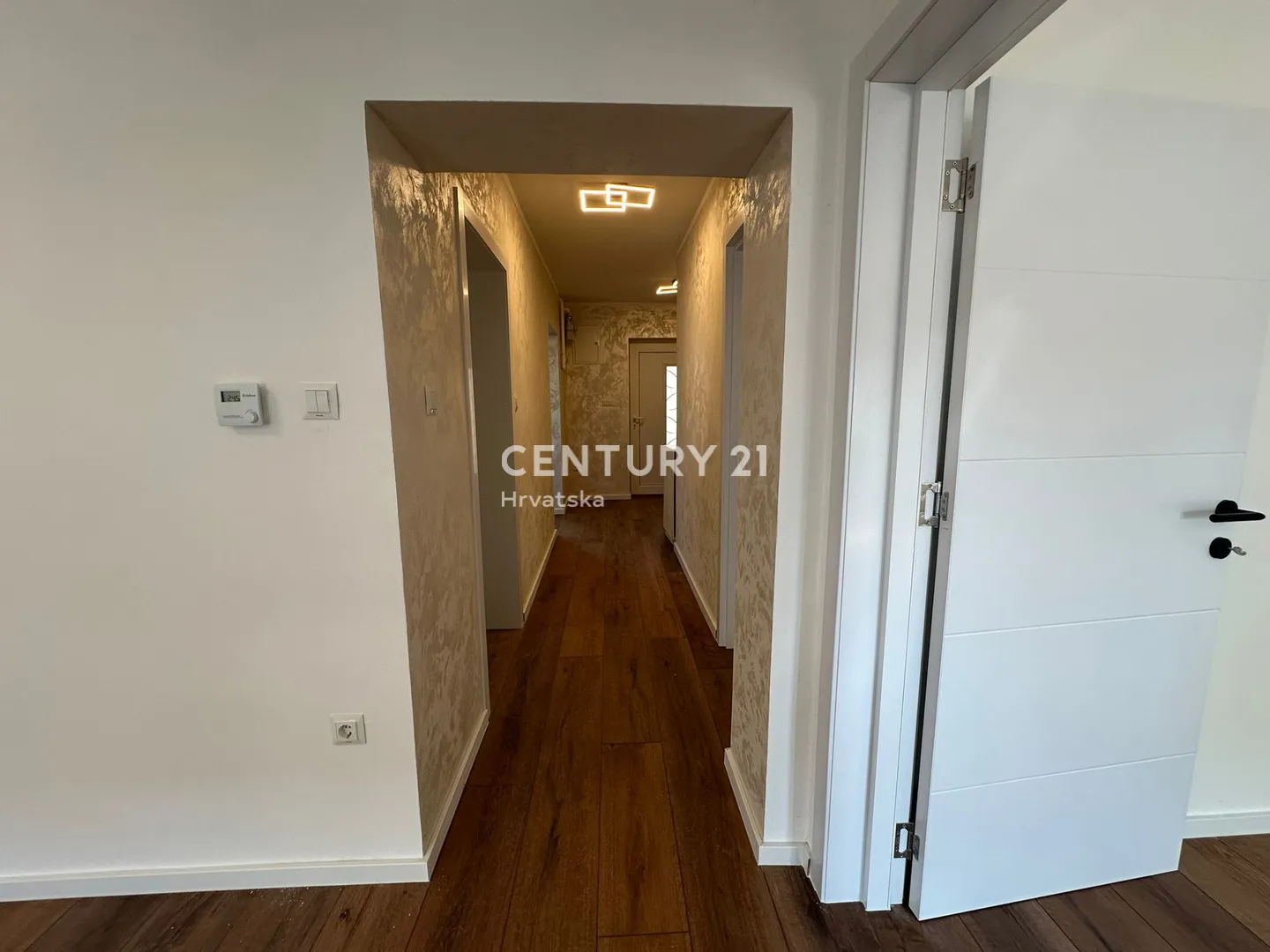 višestambena kuća sa 4 odvojena stana 263 m² , gornja dubrava (trnovčica) - slika 16