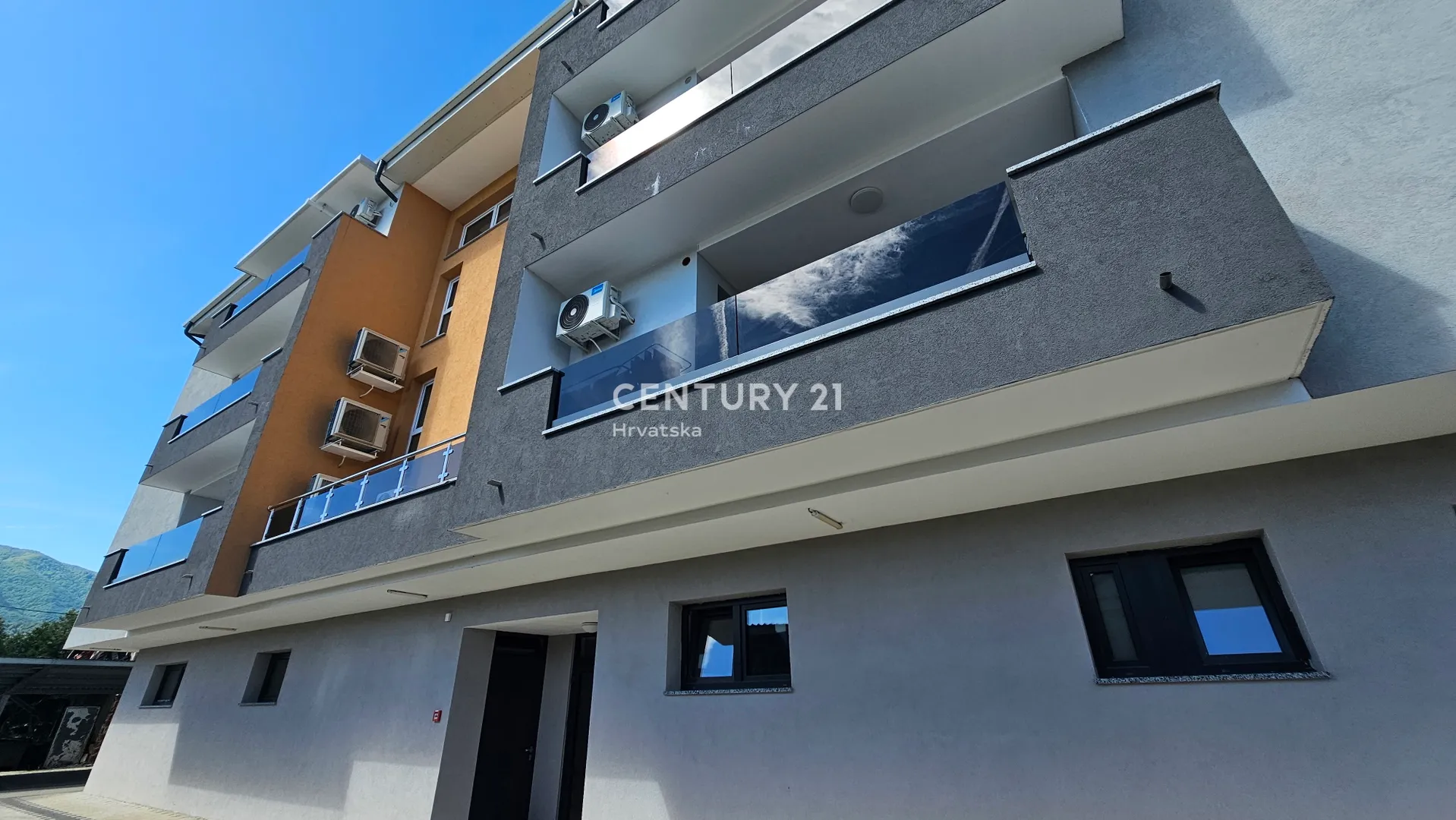 ivanec – centar | trosobni stan 57,26 m² + lođa 5,81 m² + spremište 8,09 m² | 1. kat | novogradnja | ključ u ruke | pogled na ivanščicu - slika 10