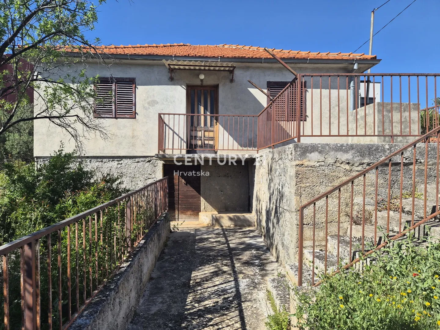 kuća za adaptaciju – vinišće, 200 m od mora, odlična pozicija - slika 1
