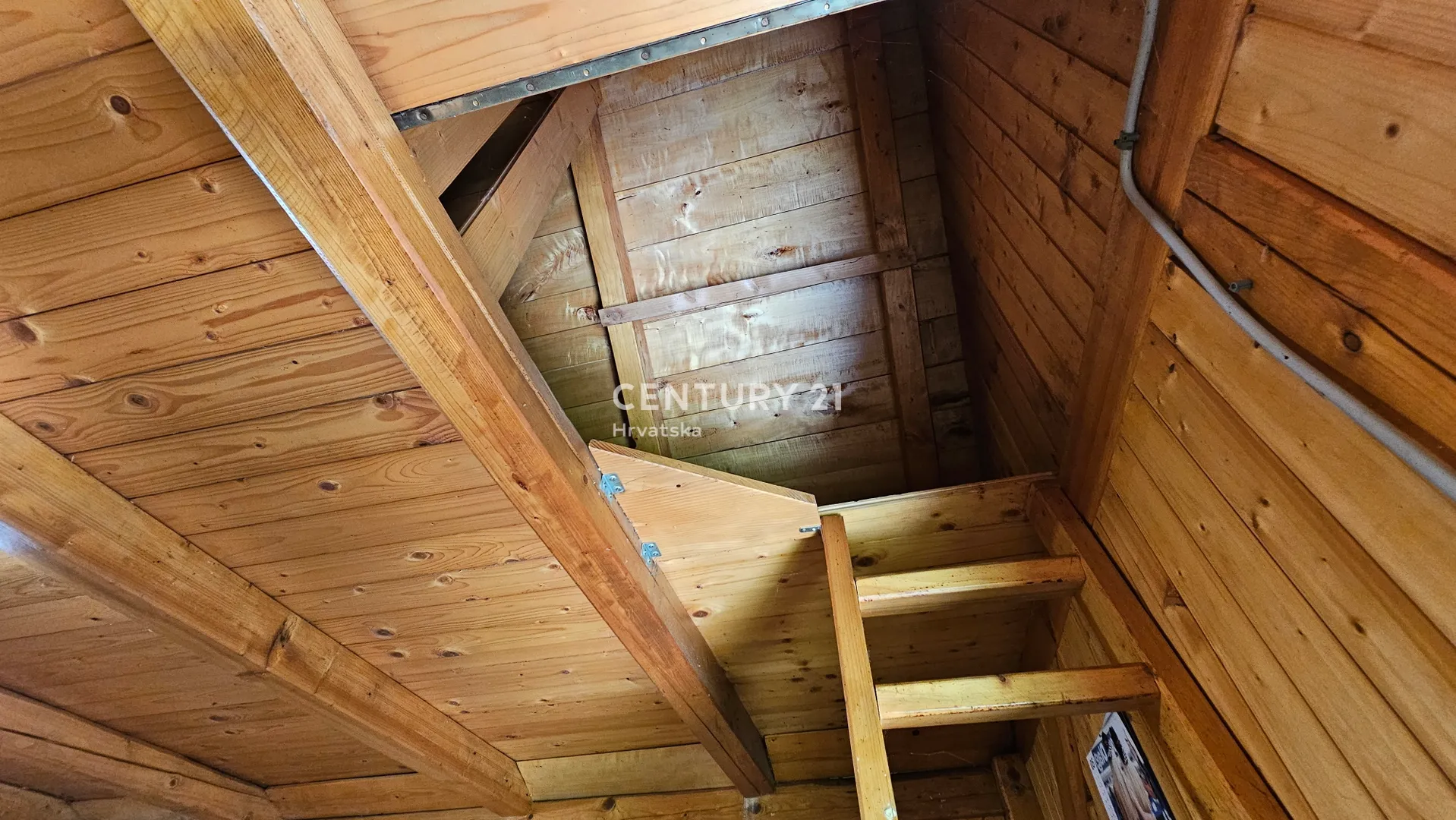 cerje nebojse | vikendica 25 m² + voćnjak | zemljište 6.647 m² | potpuno namješteno - slika 15