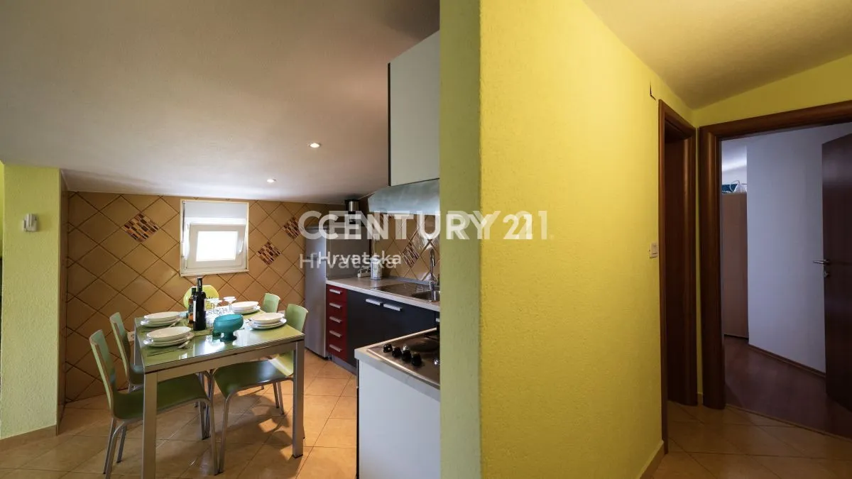 apartmanska kuća sa bazenom -vinišće-prodaja - slika 27