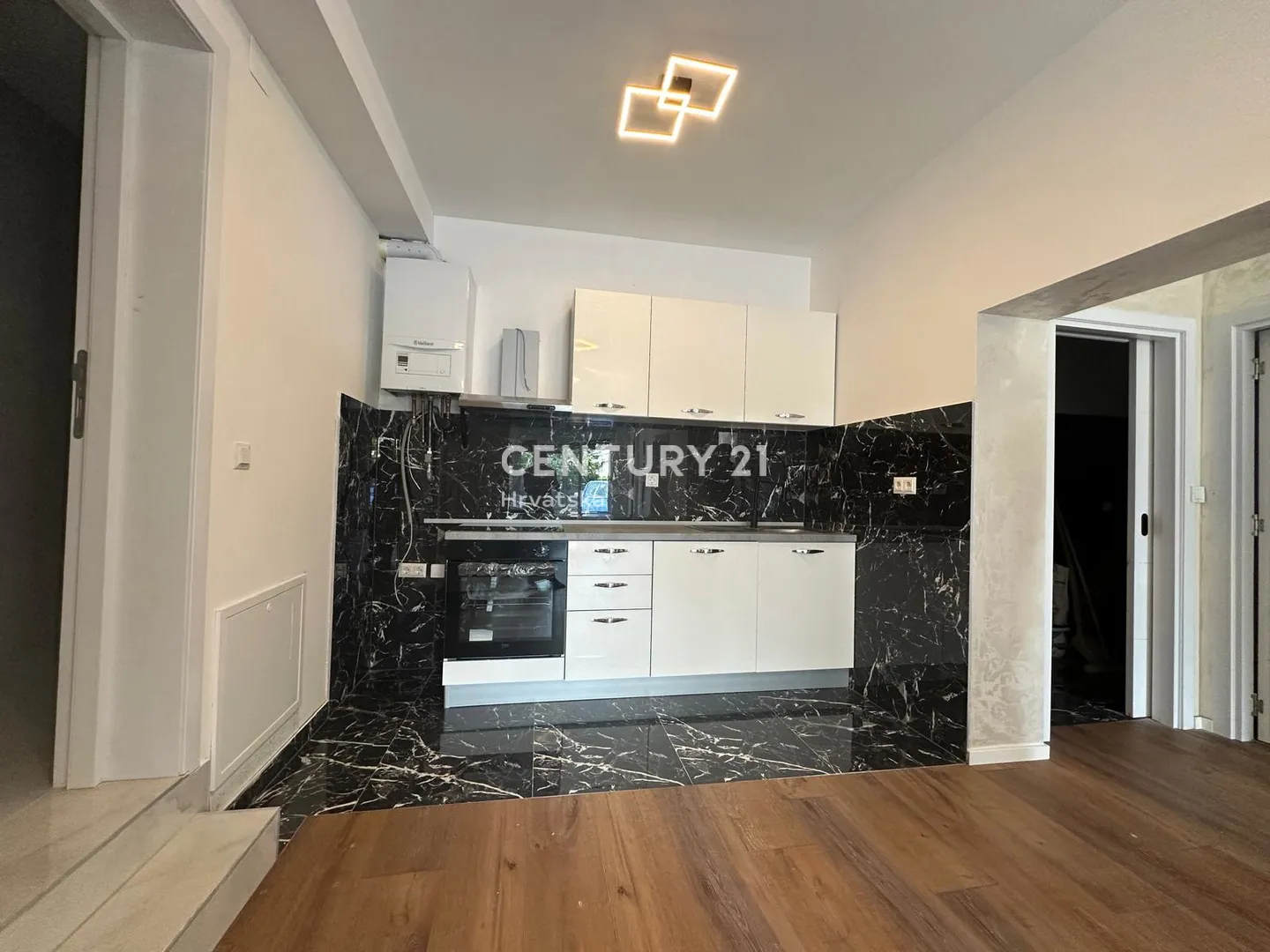 višestambena kuća sa 4 odvojena stana 263 m² , gornja dubrava (trnovčica) - slika 36
