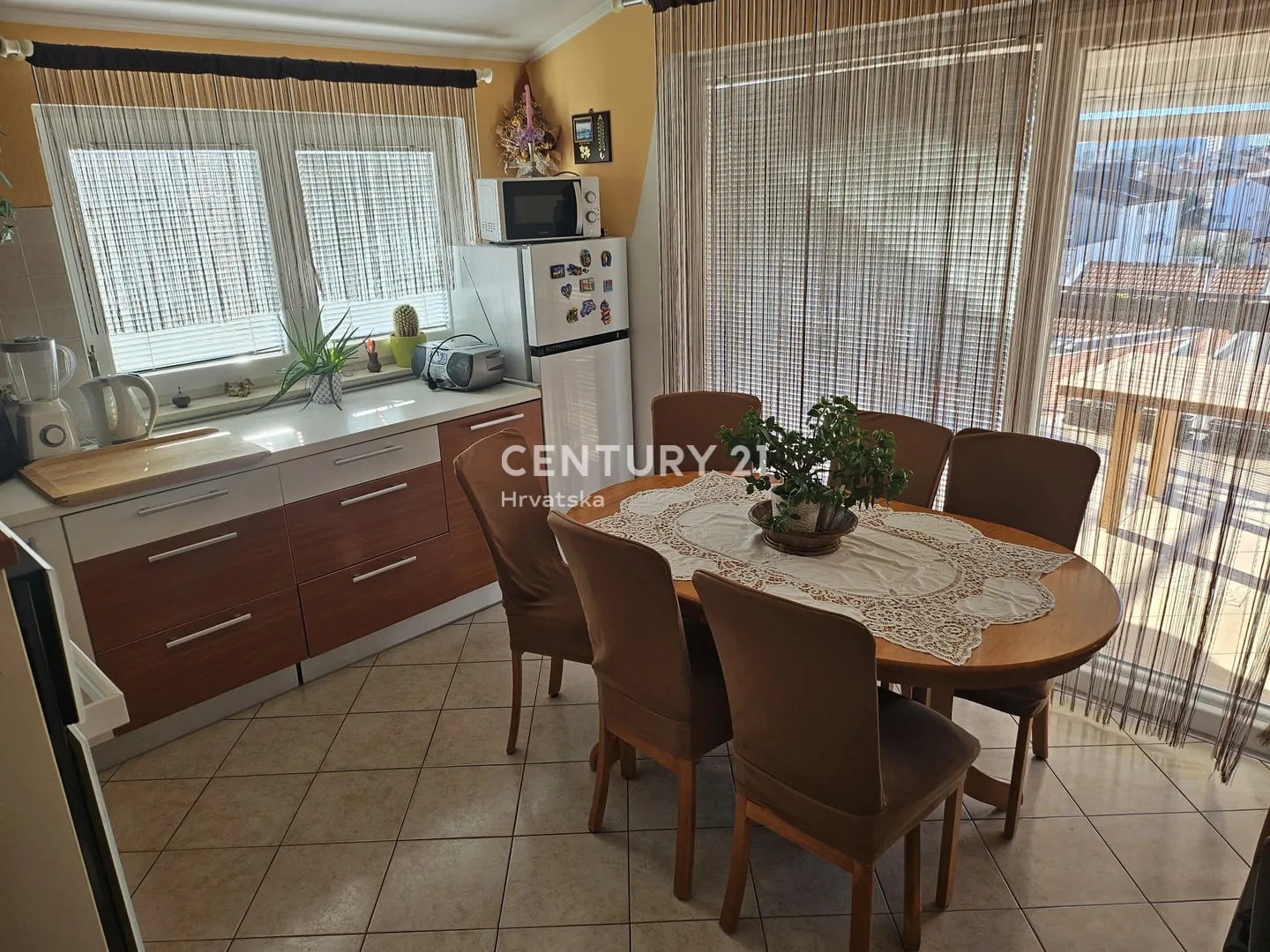 prodaja kuća u centru vodica (5 apartmana) – 278 m² - slika 51