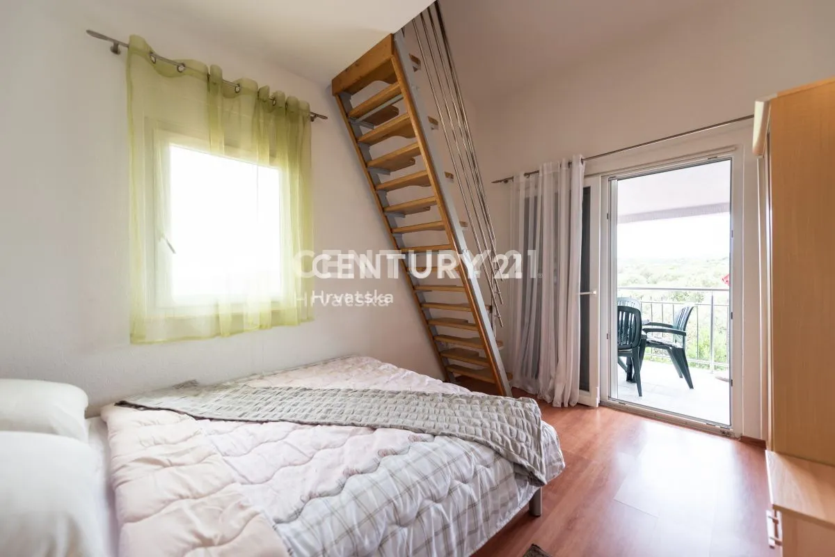 apartmanska kuća sa bazenom -vinišće-prodaja - slika 11