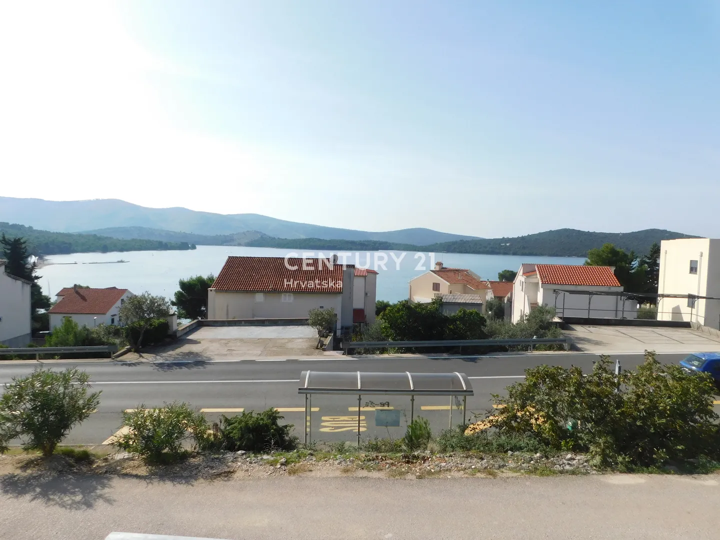 kuća u žaboriću sa prekrasnim pogledom na more i otoke - slika 3