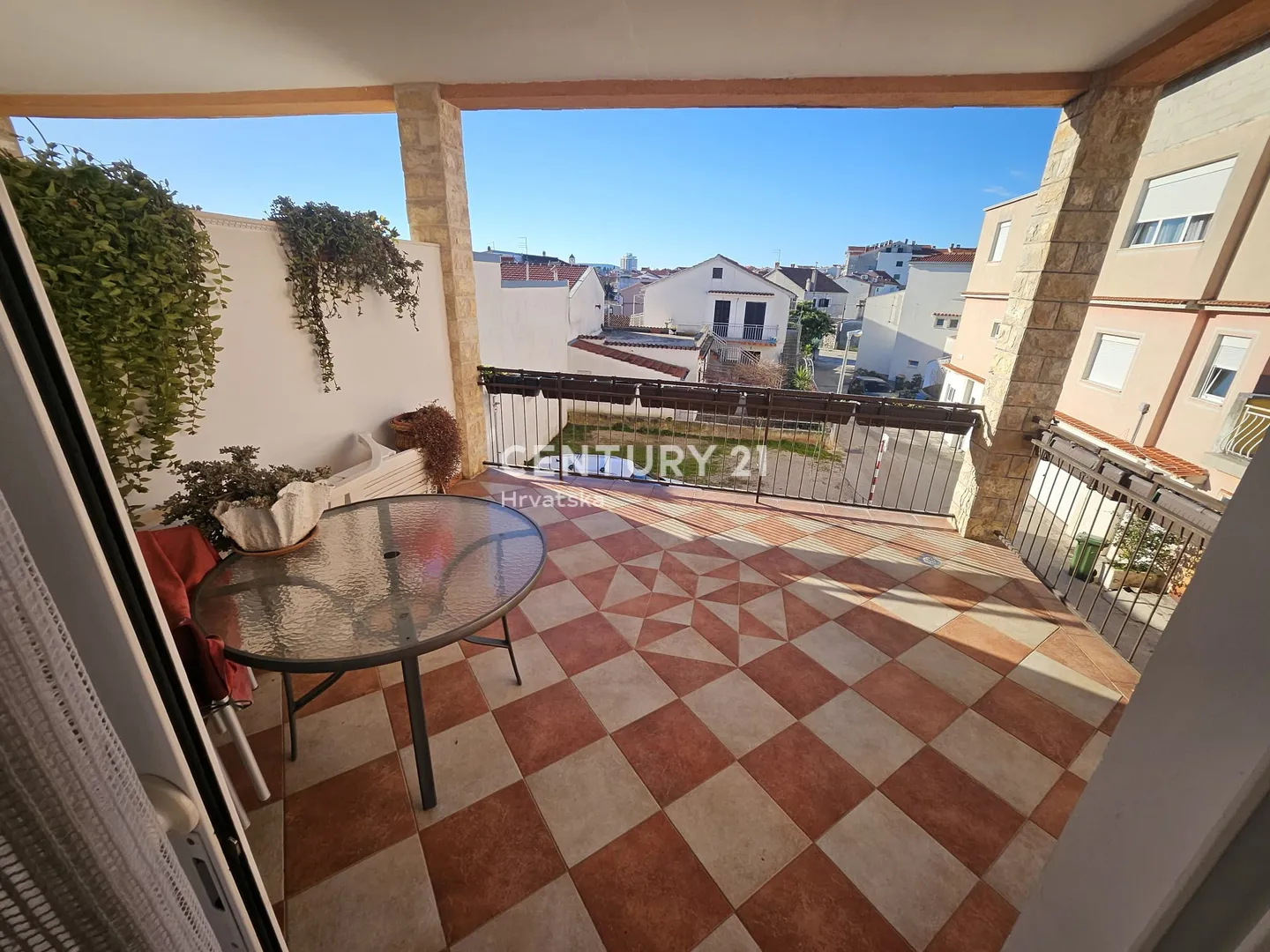 prodaja kuća u centru vodica (5 apartmana) – 278 m² - slika 37