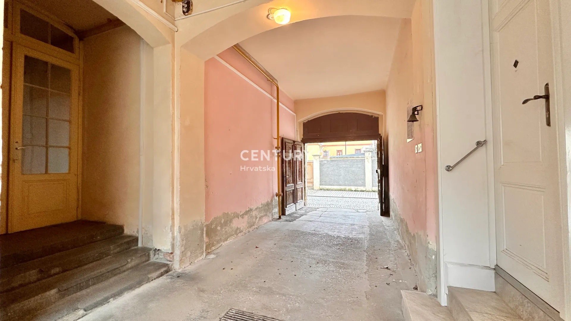 strogi centar - stan od 93m2 - parking u dvorištu - investicija - slika 21