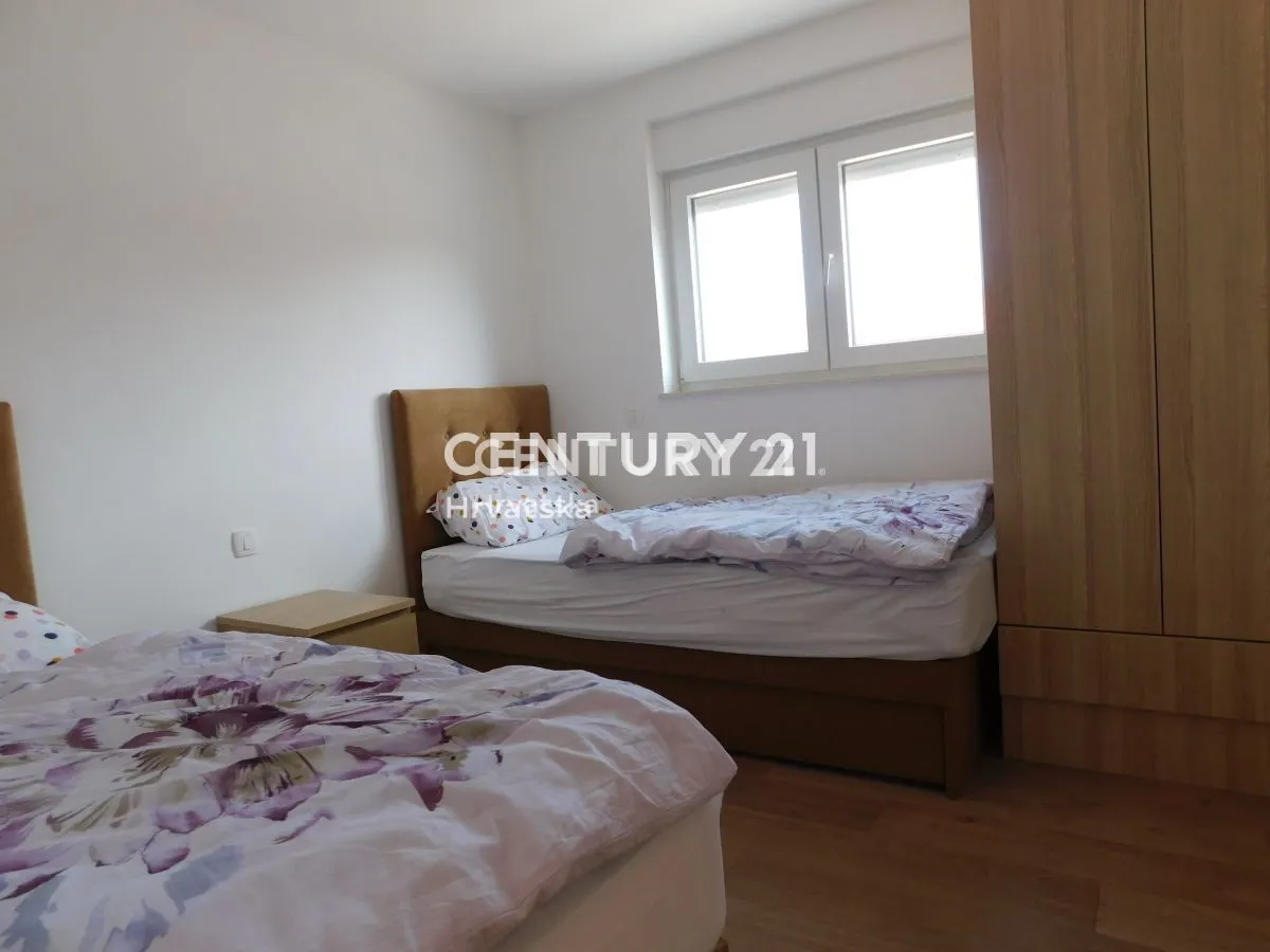 dva odvojena stana 80m2 i 75m2 vodice-350.000 eura - slika 7