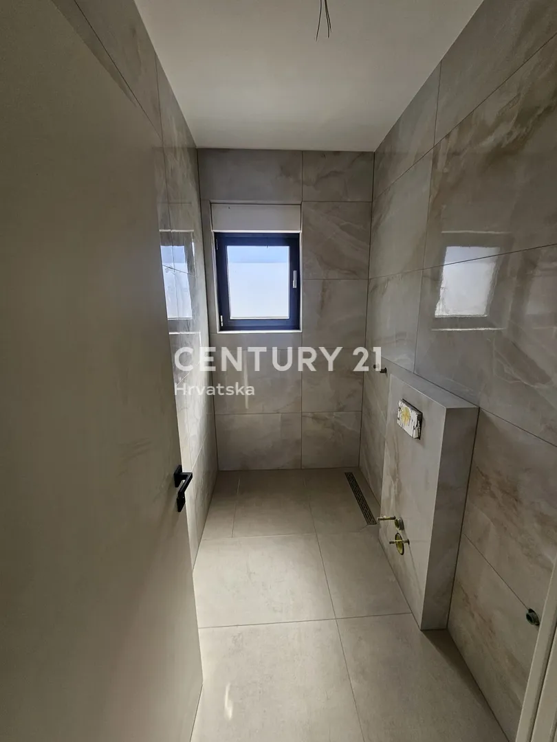 apartman na prvom katu s pogledom na more- dolac, primošten - slika 21