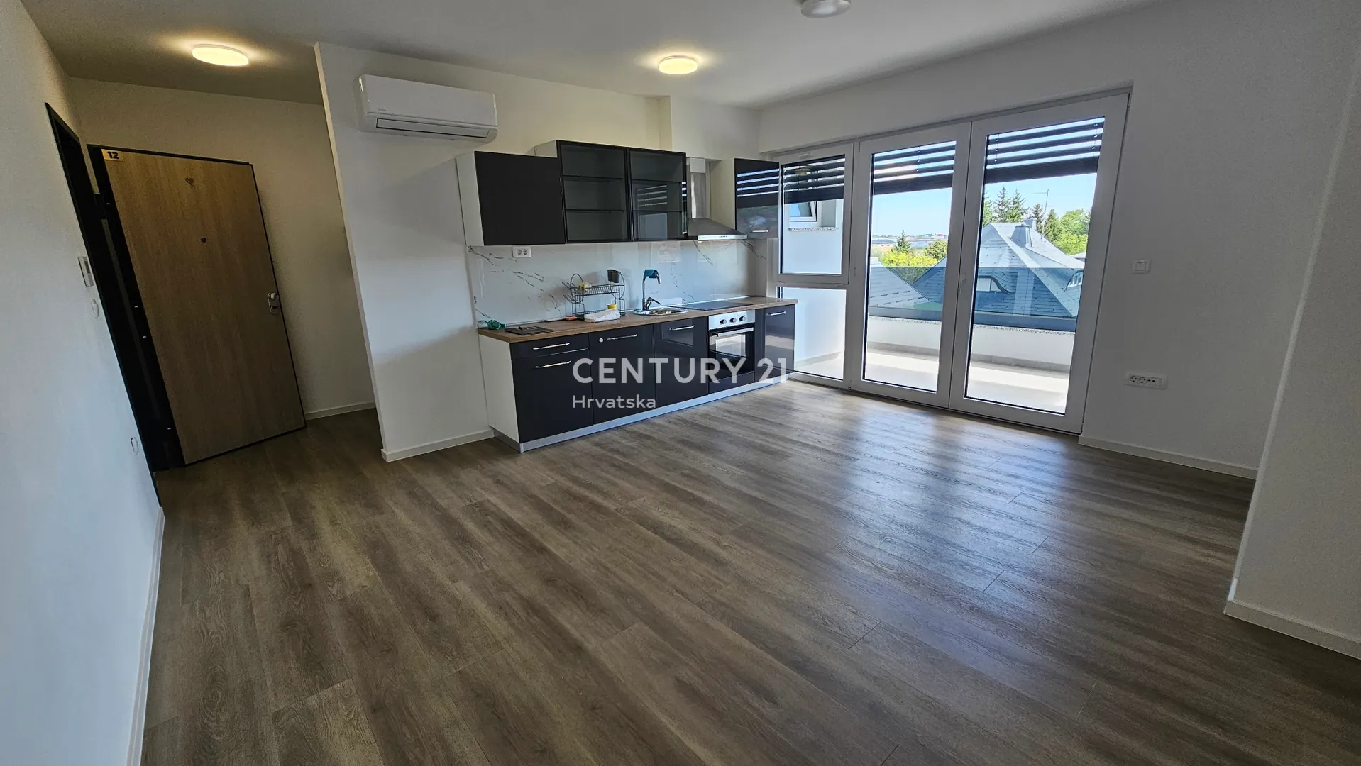 ivanec – centar | trosobni stan 57,26 m² + lođa 5,81 m² + spremište 8,09 m² | 1. kat | novogradnja | ključ u ruke | pogled na ivanščicu - slika 3