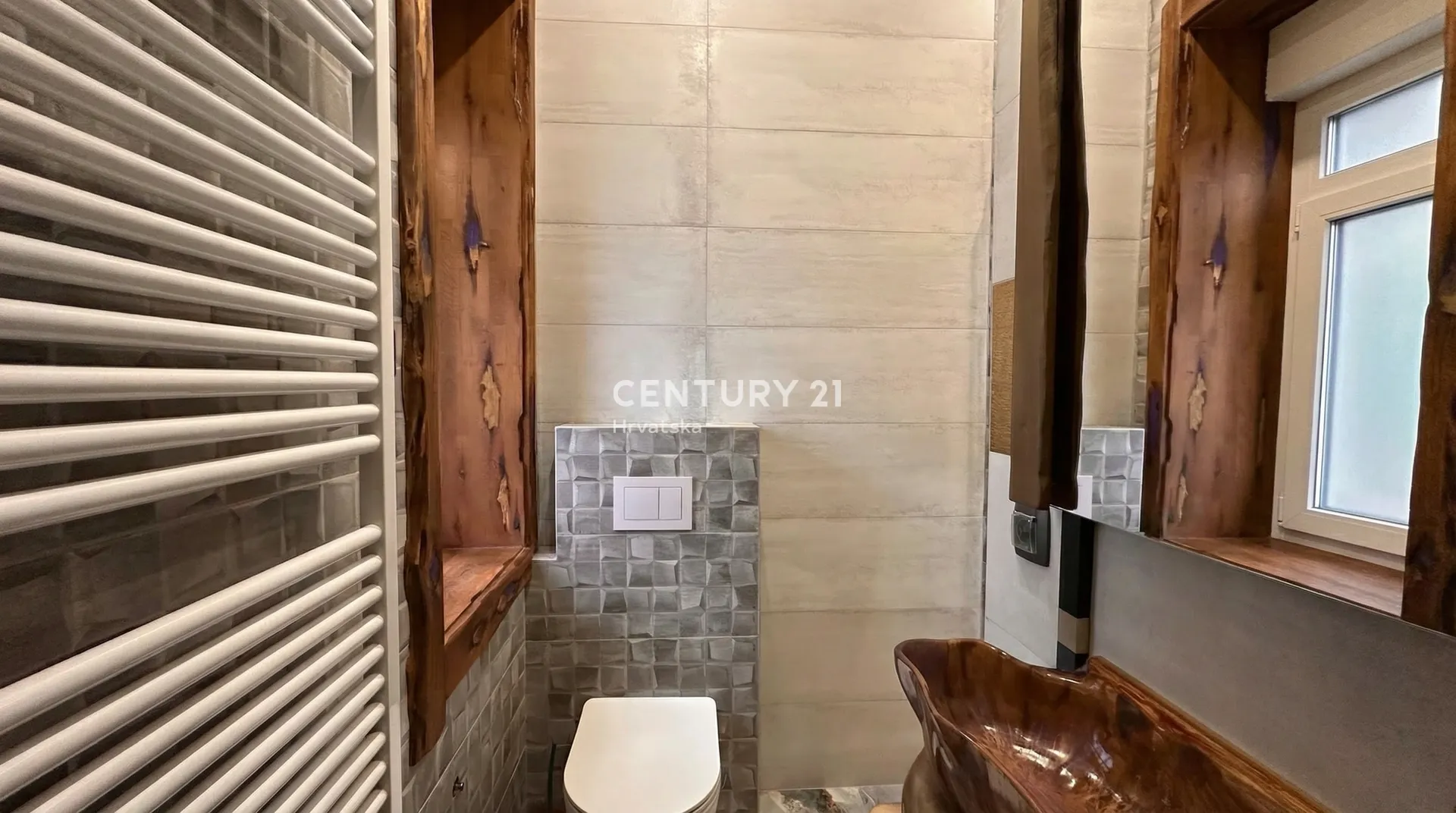 strogi centar - 5-sobni stan - balkon - parking - slika 9