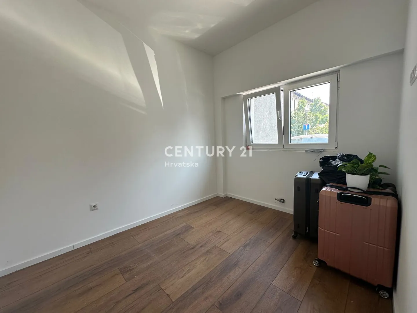 višestambena kuća sa 4 odvojena stana 263 m² , gornja dubrava (trnovčica) - slika 40