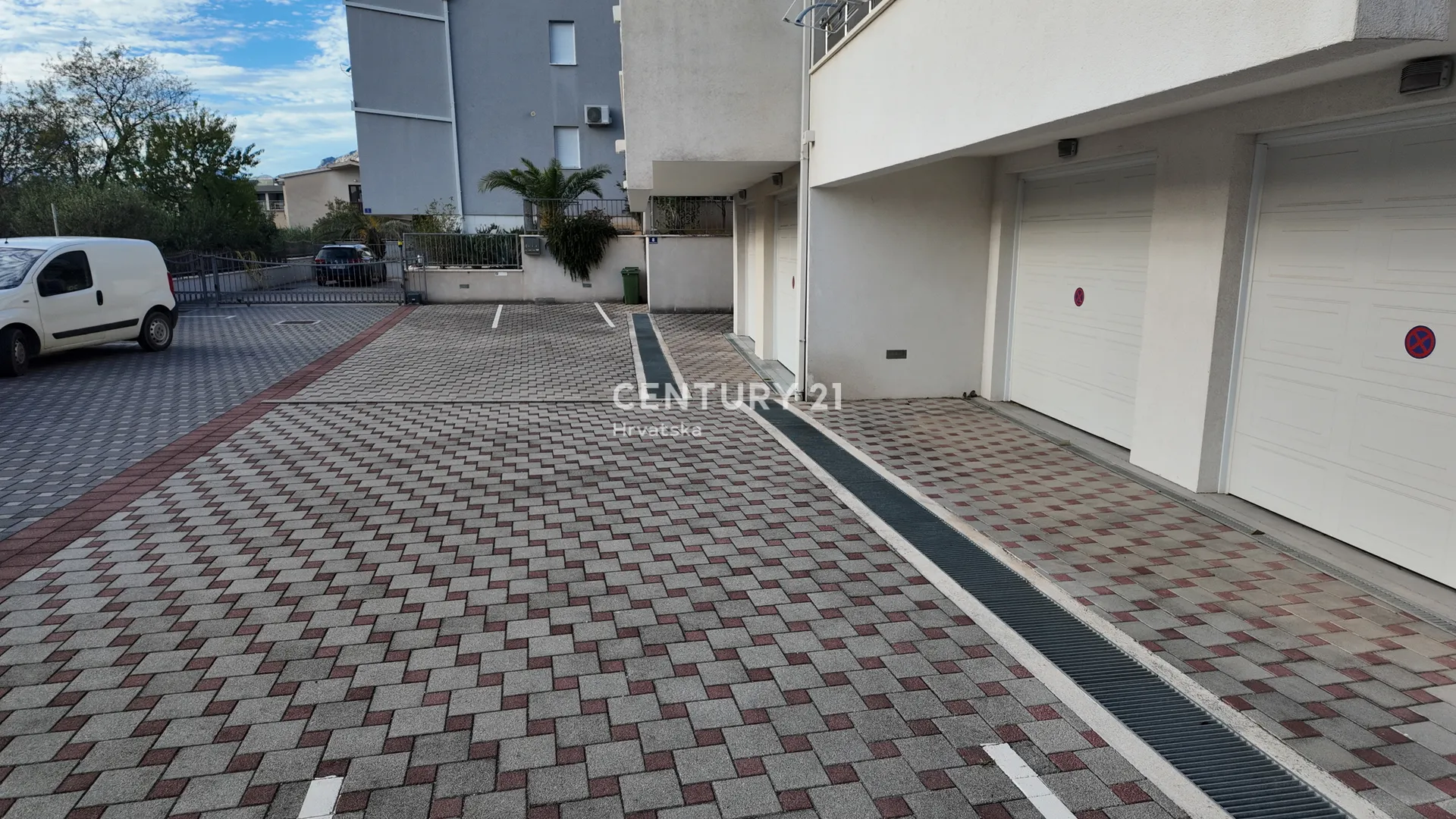 dvoetažni stan s panoramskim pogledom na more i otoke – baška voda - slika 6