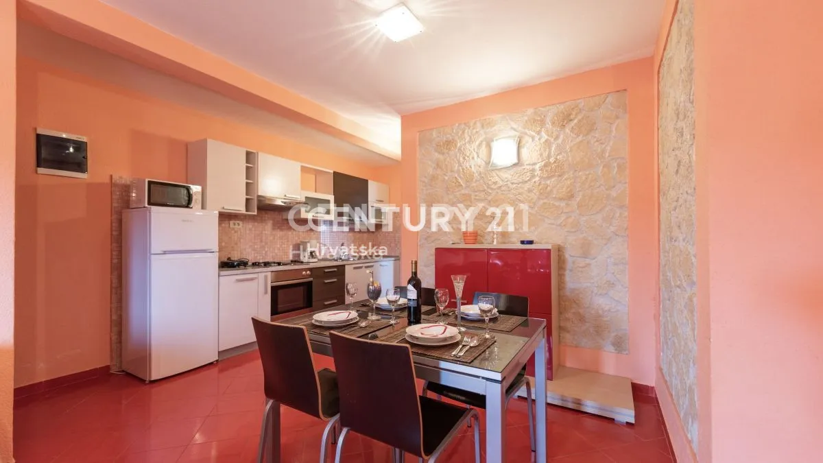 apartmanska kuća sa bazenom -vinišće-prodaja - slika 13
