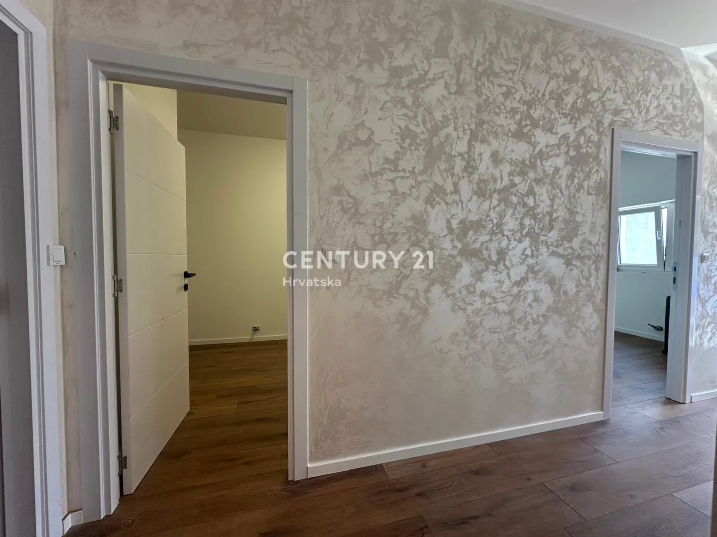 višestambena kuća sa 4 odvojena stana 263 m² , gornja dubrava (trnovčica) - slika 34
