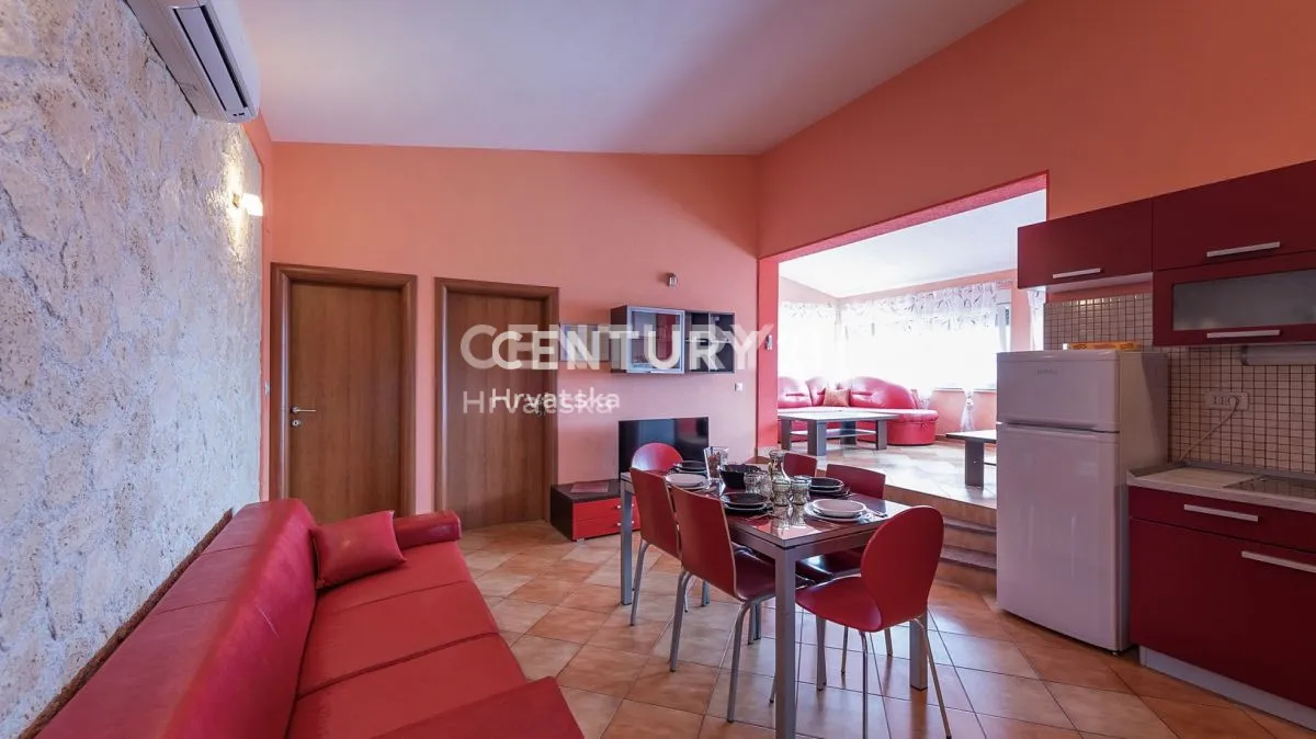 apartmanska kuća sa bazenom -vinišće-prodaja - slika 10