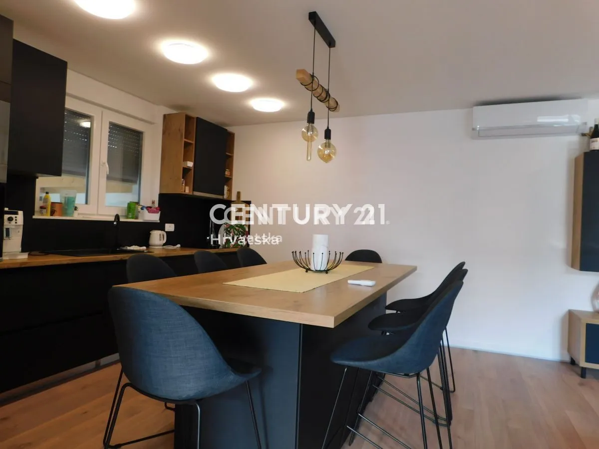 dva odvojena stana 80m2 i 75m2 vodice-350.000 eura - slika 8