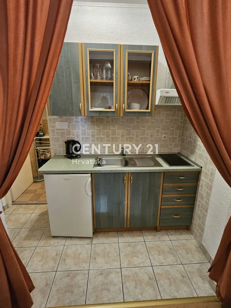 prodaja kuća u centru vodica (5 apartmana) – 278 m² - slika 18