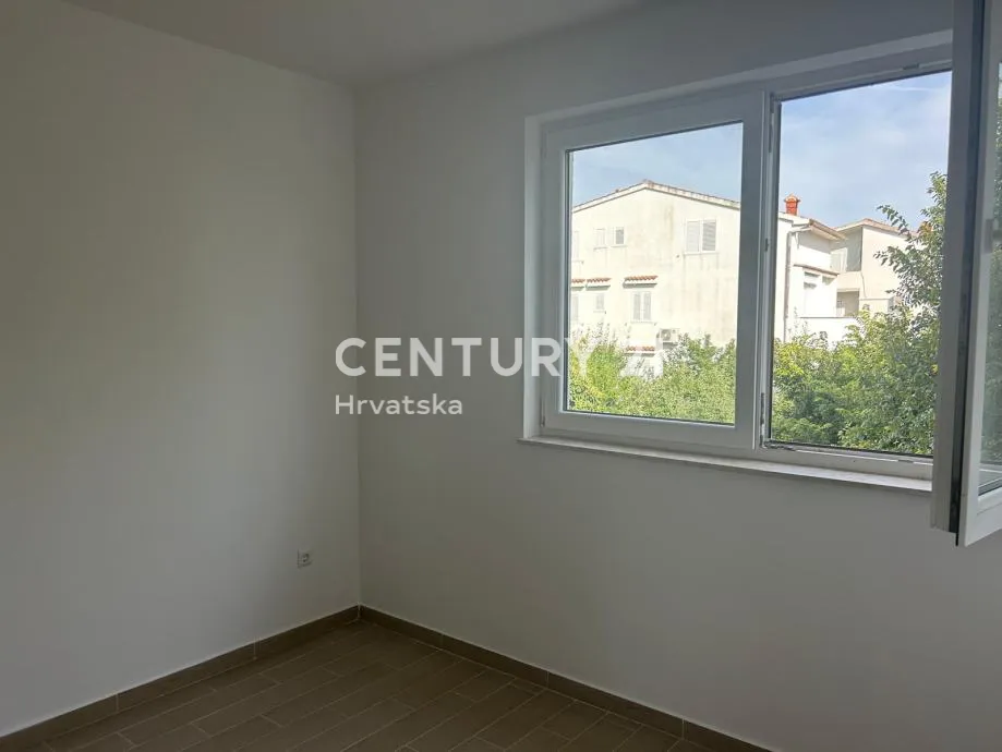 palit (otok rab) – vila palit | dvosobni apartman 52 m² + lođa 9 m² | prizemlje | 2011. god. | energetski razred a - slika 7