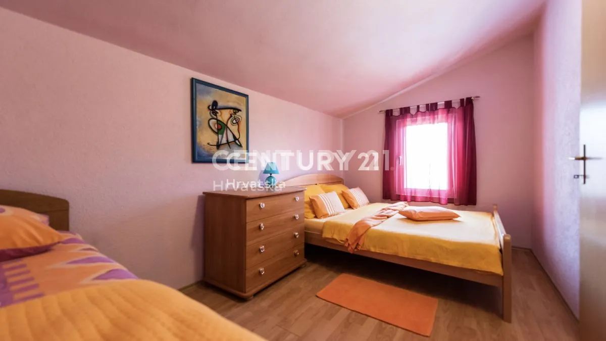 apartmanska kuća sa bazenom -vinišće-prodaja - slika 16