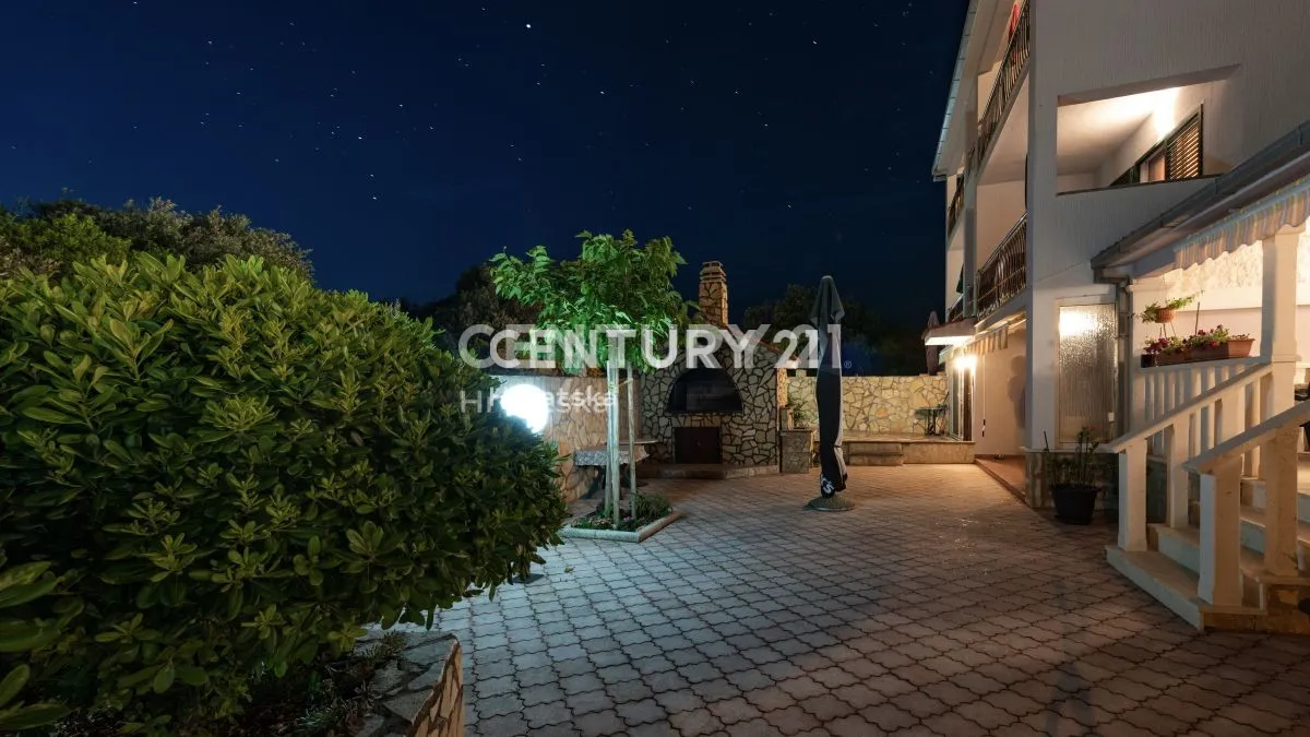 apartmanska kuća sa bazenom -vinišće-prodaja - slika 5