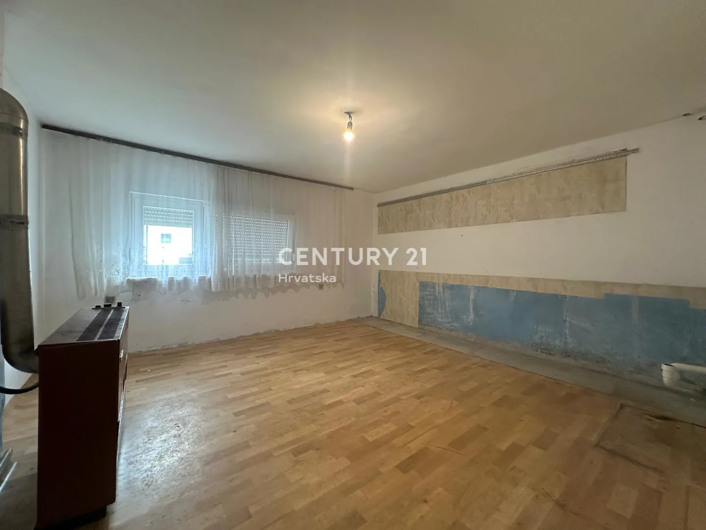 prodaja kuće u strahonincu – 180 m², velika parcela, uredni papiri - slika 4