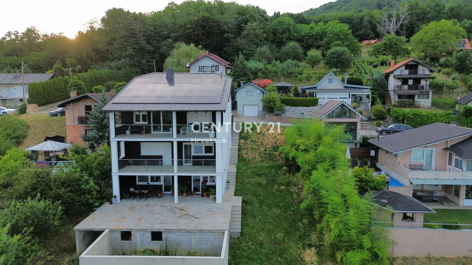 luksuzna obiteljska kuća – 560 m² na parceli od 1.135 m², topličica, novi marof - slika 2