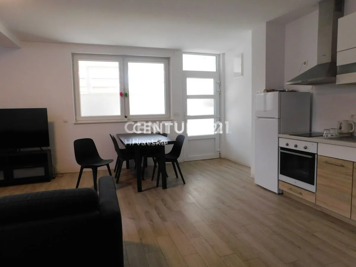 dva odvojena stana 80m2 i 75m2 vodice-350.000 eura - slika 19
