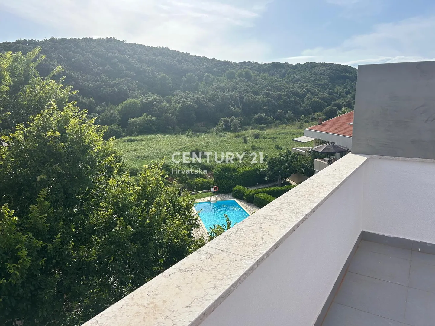 Palit (otok Rab) – Vila Palit | Trosobni dvoetažni apartman 75,25 m² + velika terasa | 2. kat | 2011. god. | Energetski razred B - Palit, Rab