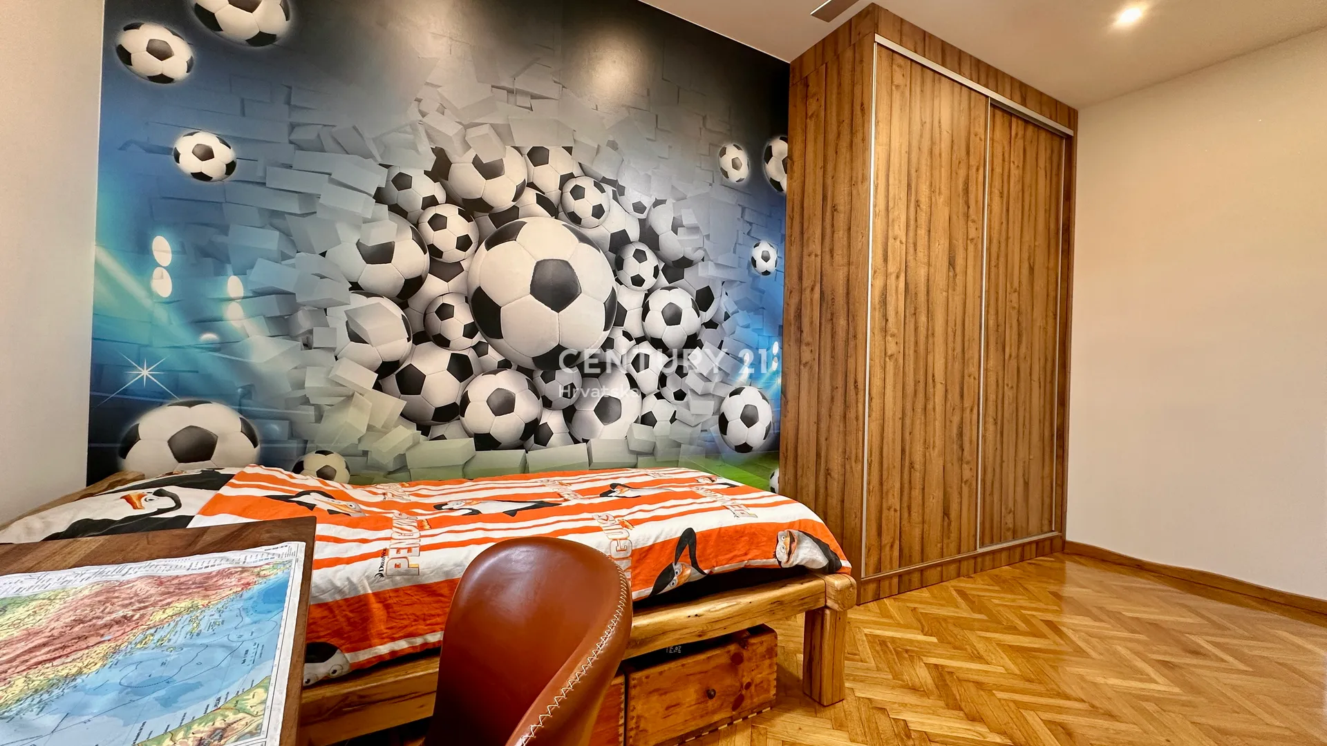 strogi centar - 5-sobni stan - balkon - parking - slika 15
