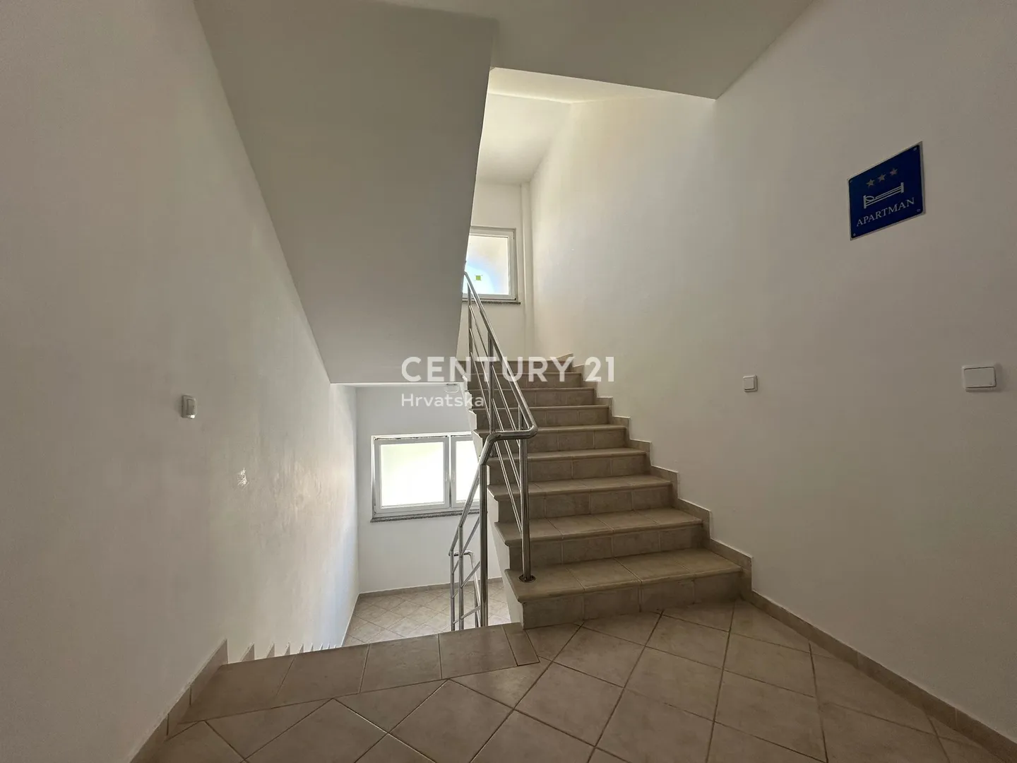 dvosoban stan sa terasom i pogledom na more 56 m², novalja - slika 2