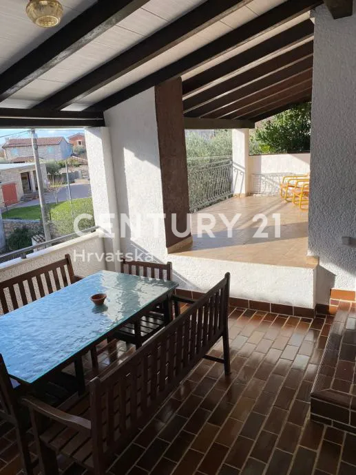 sveti lovreč, perini, poreč – istra | dvojna katnica 290 m² + terasa, balkon, bazen | potpuno namještena | renovirana 2024. - slika 7